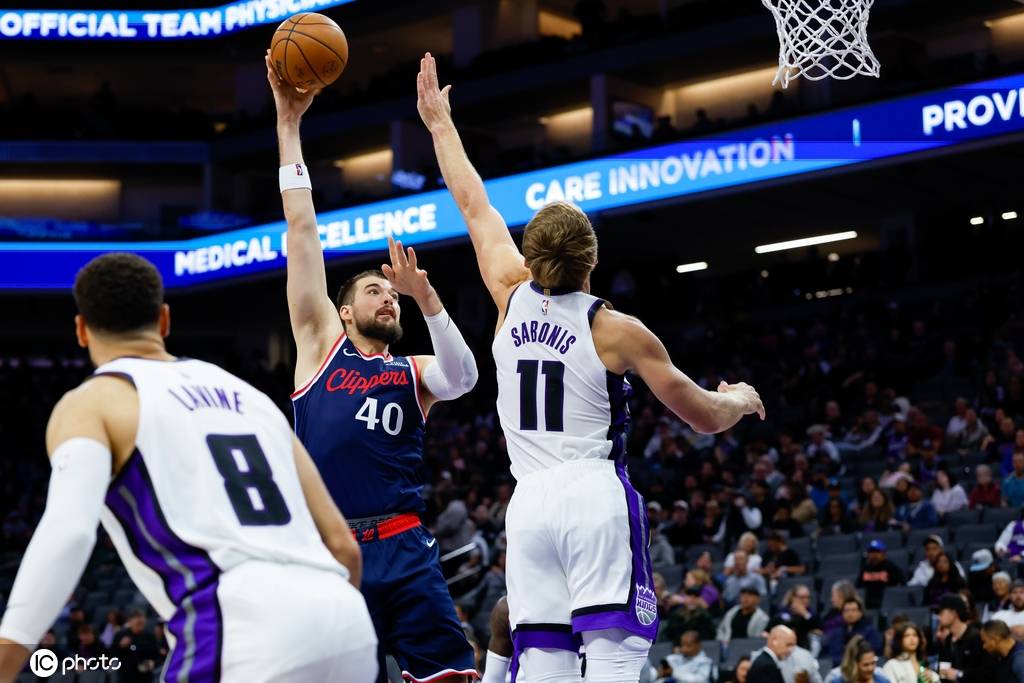 季前赛-小萨15+14+5科林斯24分 快船击败国王